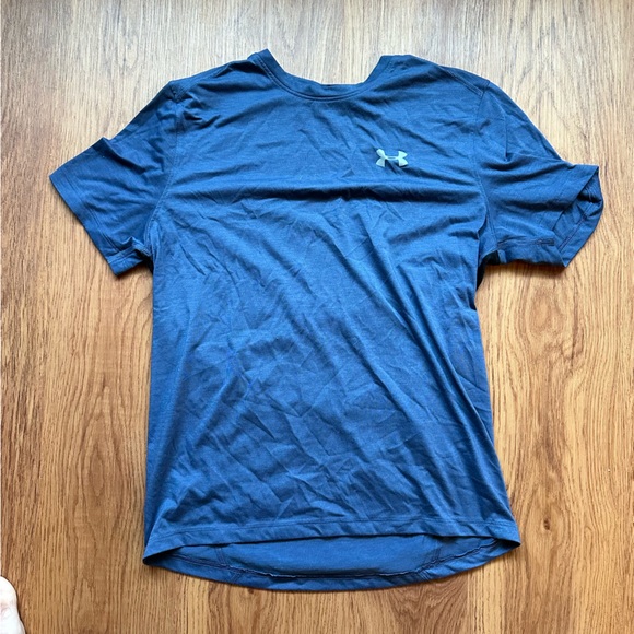 Under Armour Workout Shirt - Picture 1 of 3